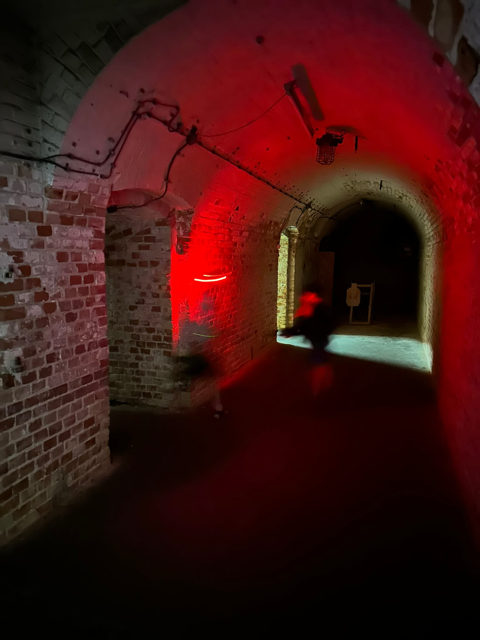 Gracz w czerwonym świetle